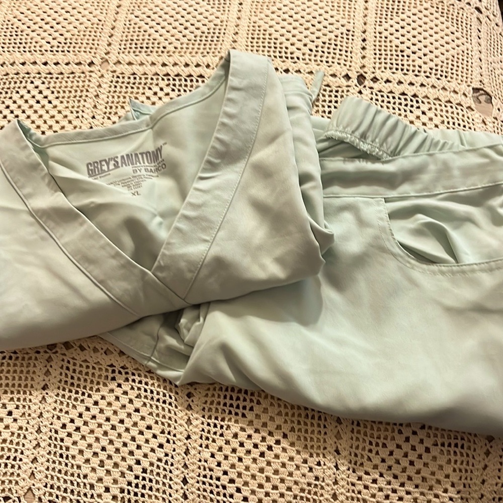 Grey's Anatomy Women's Scrub Set in Light Mint Green